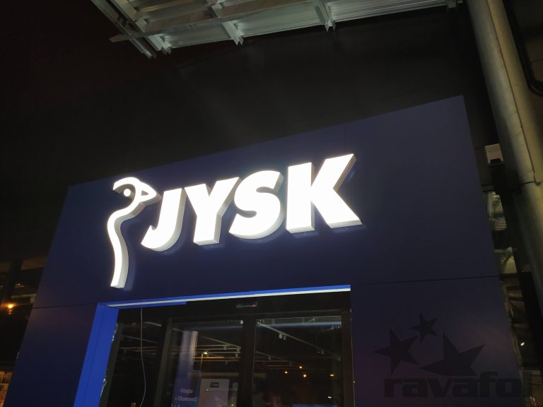 reklamný svetelný portál pre JYSK