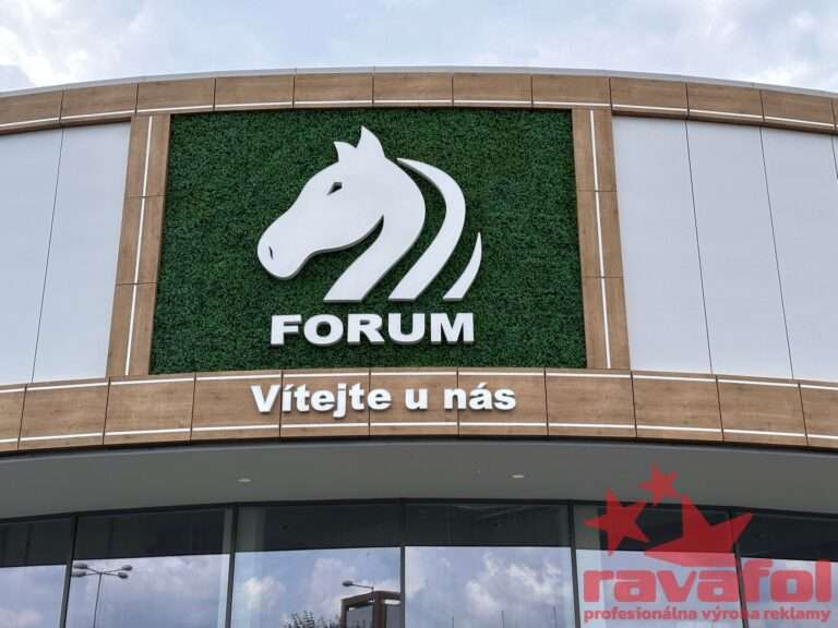 Světelná reklama pro nákupní centrum